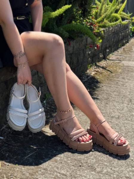 SANDALIA PLATAFORMA COM STRASS