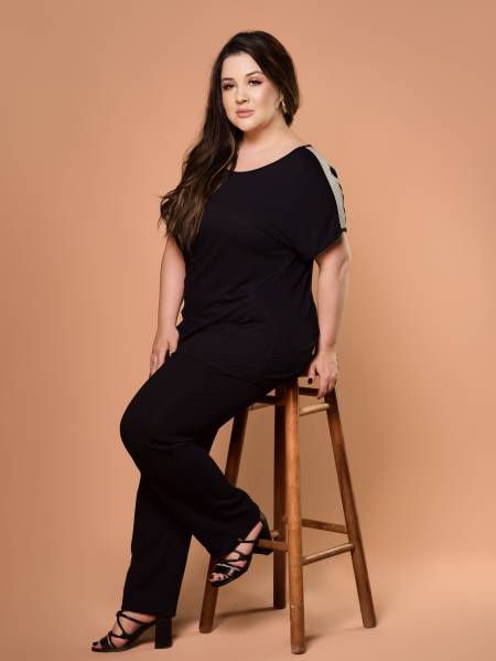 BLUSA COM GREGA NA MANGA