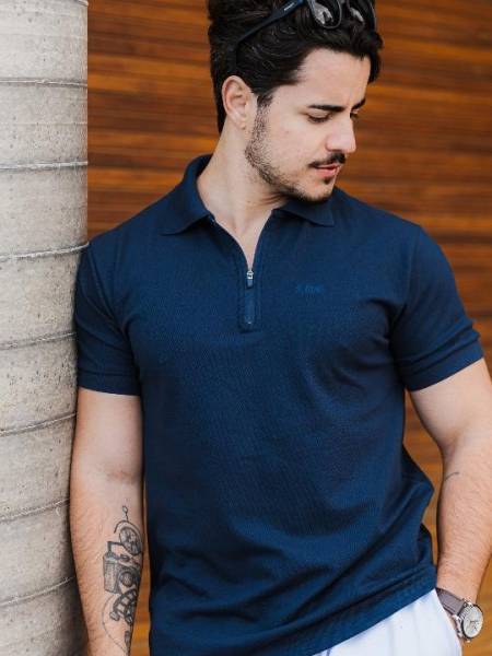 CAMISETA POLO COM ZIPER