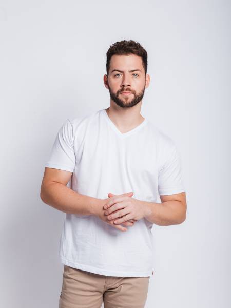 CAMISETA BASICA GOLA V